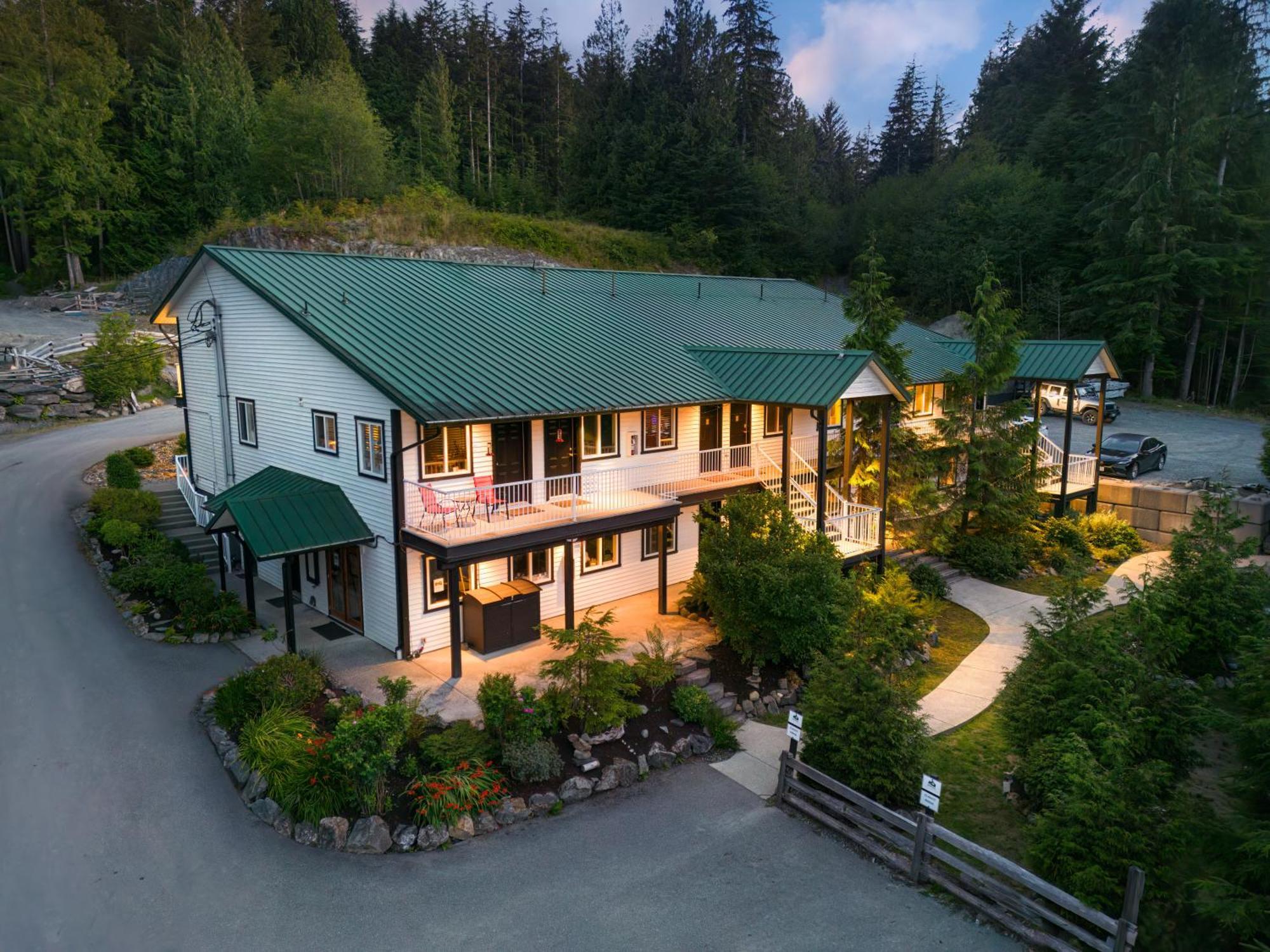 West Coast Trail Lodge Port Renfrew Exterior photo
