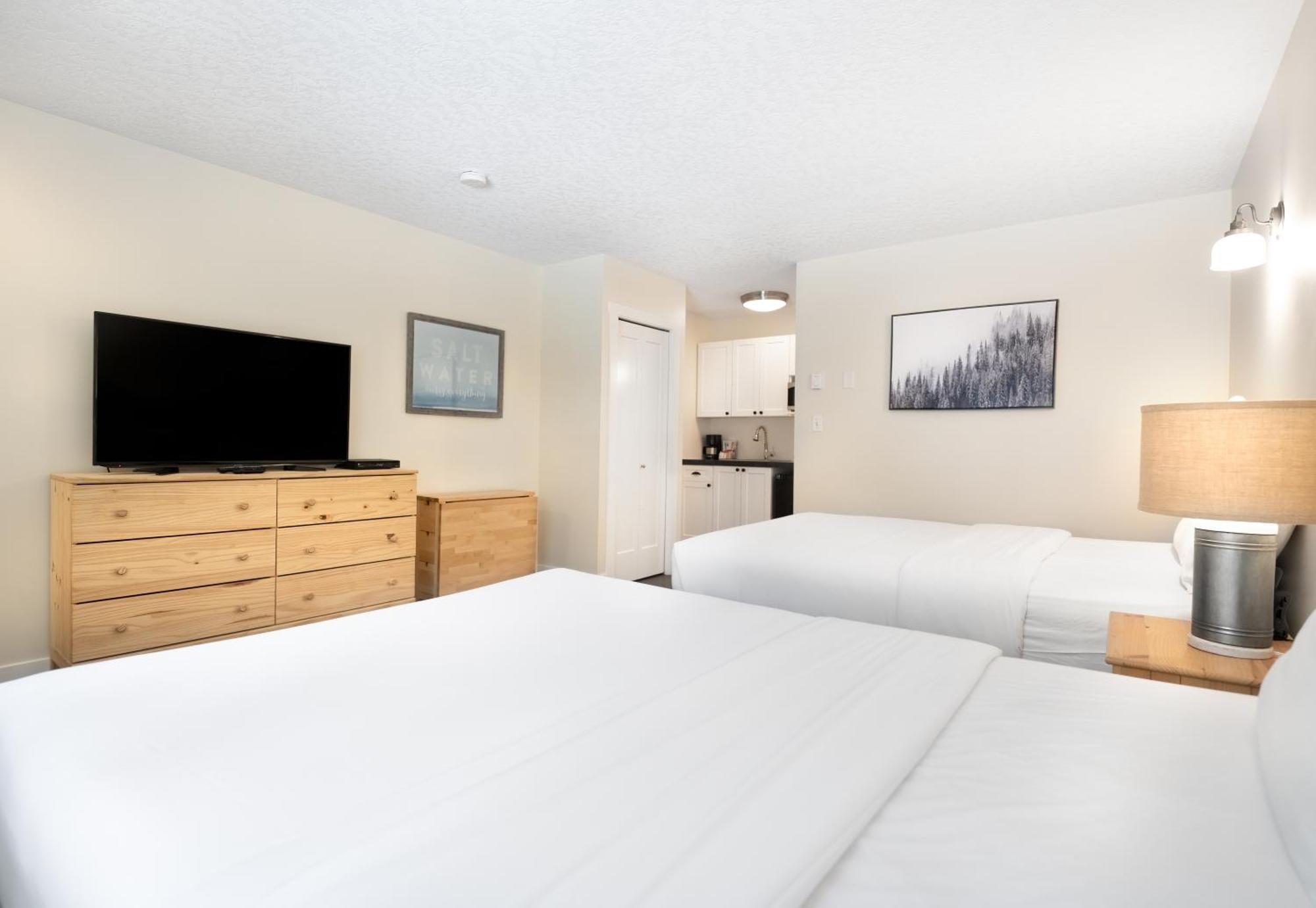 West Coast Trail Lodge Port Renfrew Room photo
