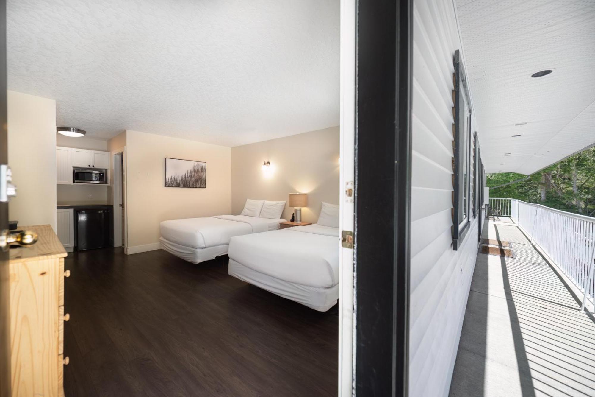 West Coast Trail Lodge Port Renfrew Room photo